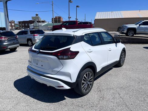 Used 2021 Nissan Kicks SV image 3