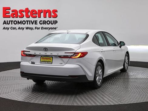 Used 2025 Toyota Camry LE FWD image 5