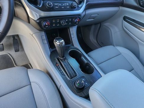 Used 2017 GMC Acadia SLT FWD image 21