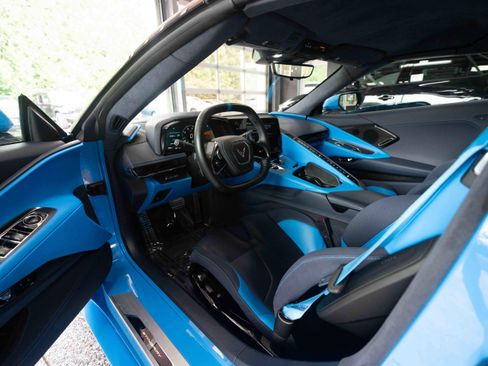 Used 2023 Chevrolet Corvette Stingray Premium Conv w/ Z51 Performance Package RWD image 11