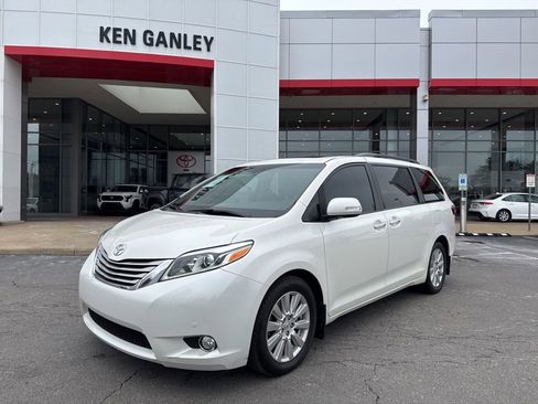 Used 2017 Toyota Sienna Limited Premium image 1