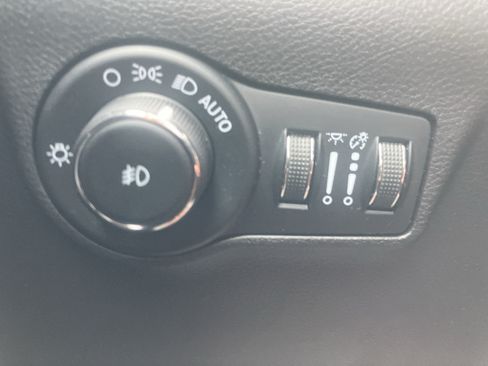 Used 2023 Jeep Compass Trailhawk w/ Sun and Sound Group AWD/4WD image 20