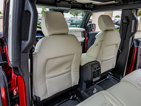 Used 2025 Ford Bronco Heritage Edition AWD/4WD image 34