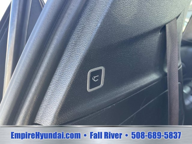 Used 2025 Chrysler Pacifica Select FWD image 7