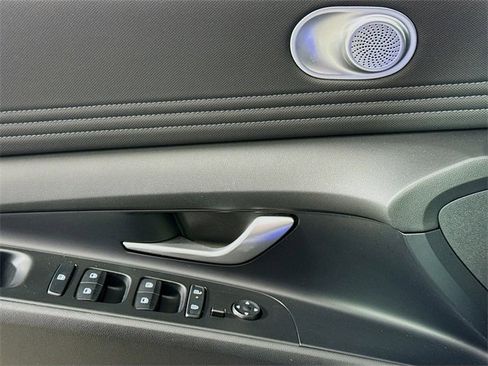 Used 2024 Hyundai Elantra SEL w/ Convenience Package image 14