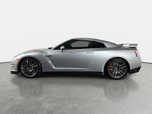 Used 2016 Nissan GT-R Premium AWD/4WD image 6