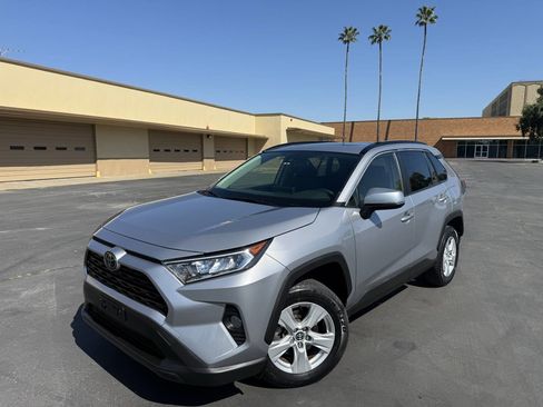Used 2019 Toyota RAV4 XLE w/ Convenience Package image 3