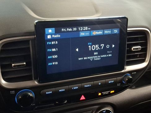 New 2025 Hyundai Venue SE image 14