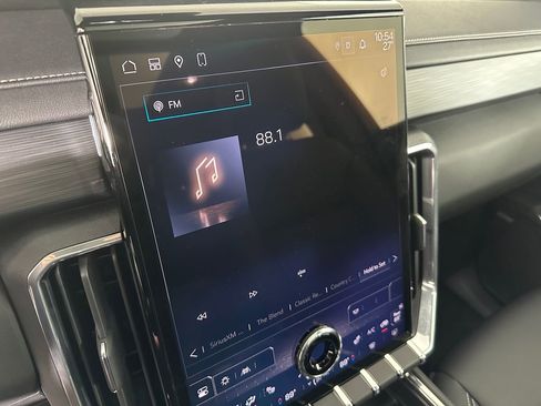 Used 2024 GMC Acadia Elevation w/ Luxury Package image 17