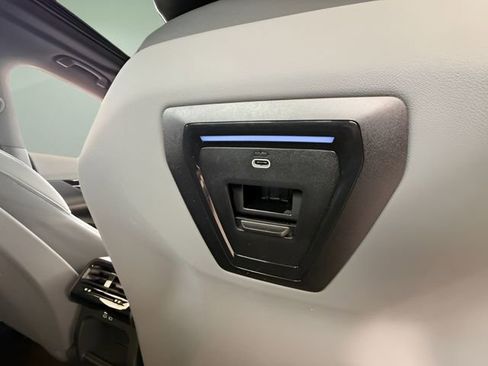 Used 2025 BMW 530i w/ Premium Package image 31