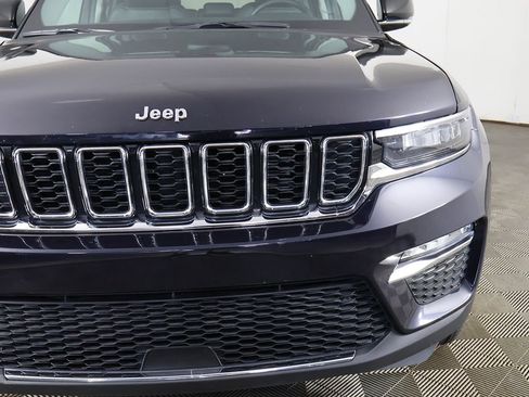 Used 2024 Jeep Grand Cherokee Limited AWD/4WD image 17