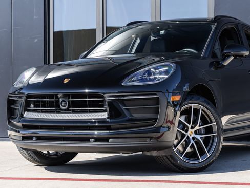 Certified 2026 Porsche Macan AWD/4WD image 7