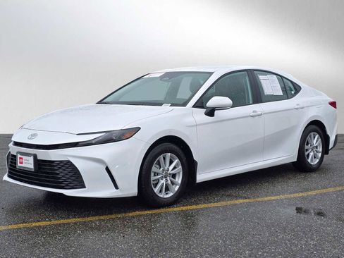 Used 2026 Toyota Camry LE w/ Convenience Package image 3