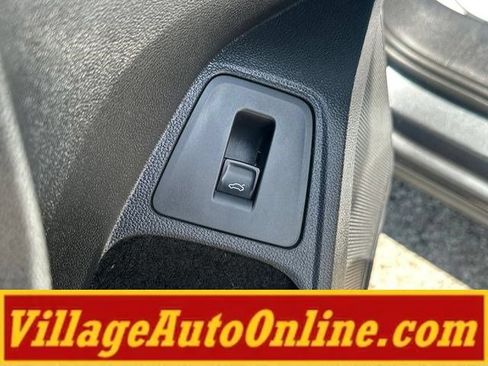 Used 2018 Volkswagen Tiguan SEL AWD/4WD image 11