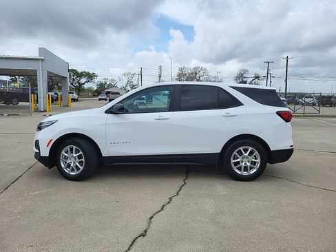 Used 2022 Chevrolet Equinox LS w/ LS Convenience Package image 8