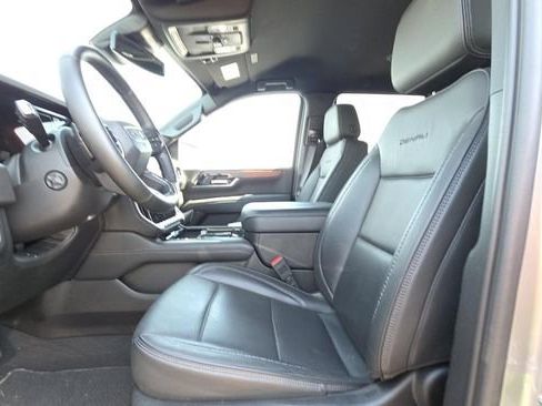 Used 2025 GMC Yukon Denali AWD/4WD image 3