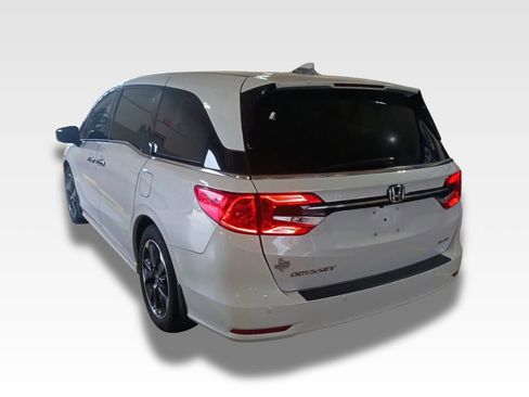 Used 2023 Honda Odyssey Elite image 3