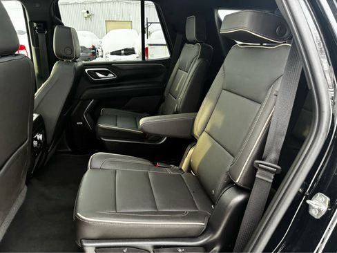 Used 2022 GMC Yukon SLT w/ SLT Premium Package image 12
