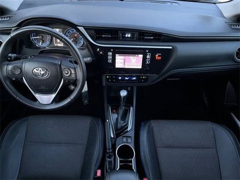 Used 2018 Toyota Corolla SE image 11