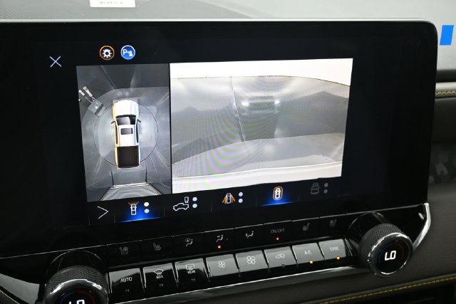 New 2026 Chevrolet Colorado ZR2 w/ Technology Package AWD/4WD image 31
