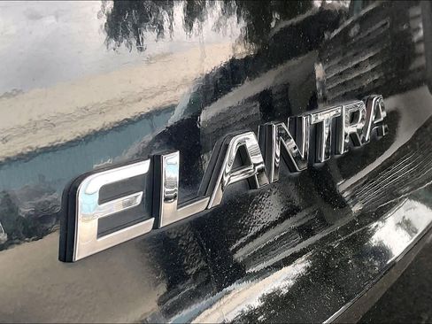 Used 2017 Hyundai Elantra SE FWD image 10