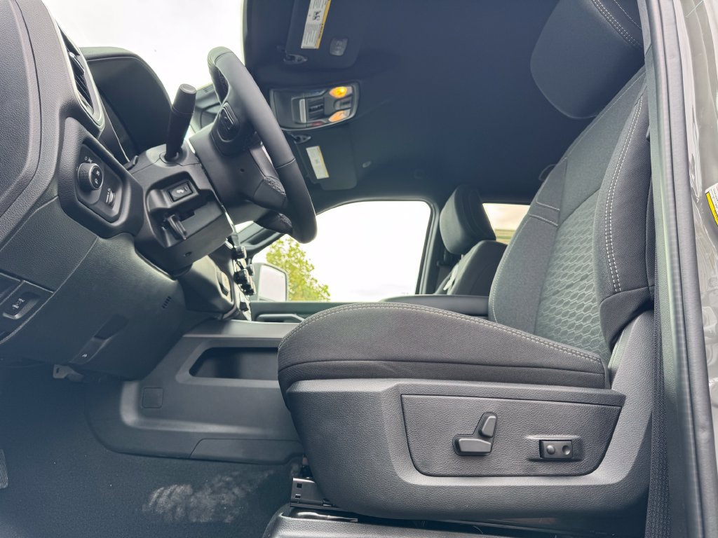 New 2027 RAM 3500 Big Horn AWD/4WD image 17