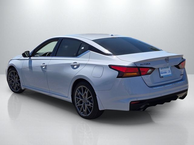 Used 2023 Nissan Altima 2.0 SR FWD image 6
