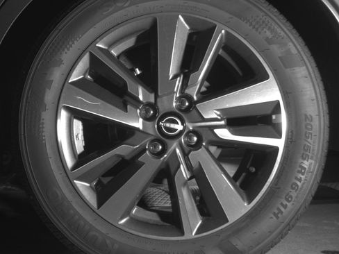 Used 2025 Nissan Versa SV FWD image 14