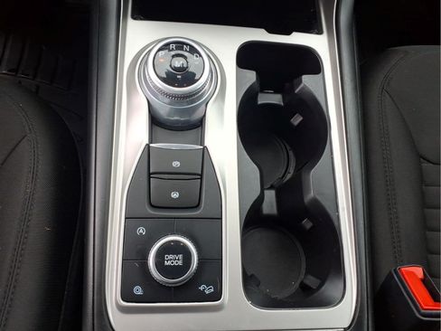 Used 2021 Ford Explorer XLT w/ Class III Trailer Tow Package AWD/4WD image 9