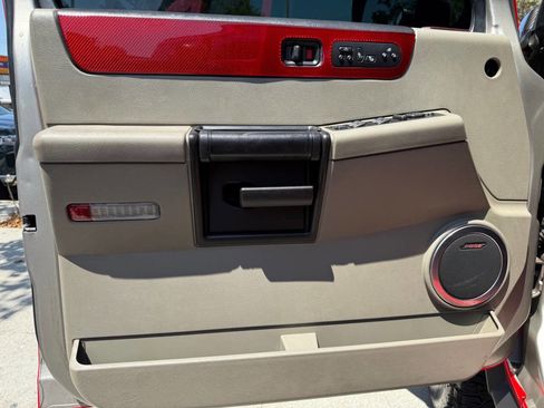 Used 2005 HUMMER H2 image 23