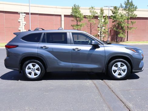 Used 2023 Toyota Highlander LE FWD image 36