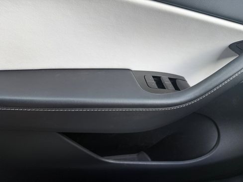 Used 2021 Tesla Model Y Long Range image 31