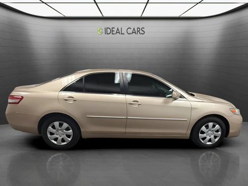 Used 2011 Toyota Camry FWD image 4