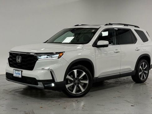 Used 2025 Honda Pilot Elite image 1