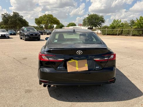 Used 2025 Toyota Camry SE FWD image 3