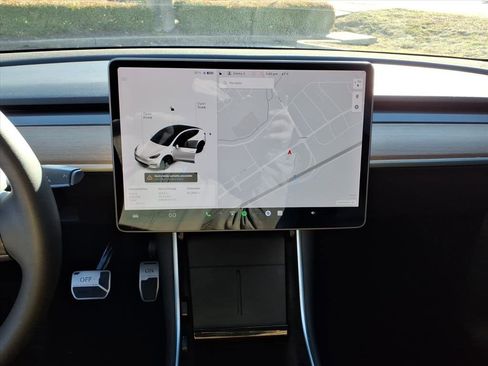 Used 2021 Tesla Model Y Long Range image 11