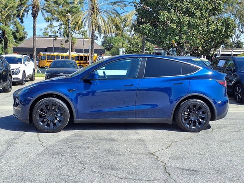 Used 2023 Tesla Model Y 2WD image 2