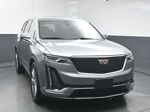 Used 2024 Cadillac XT6 Premium Luxury image 2