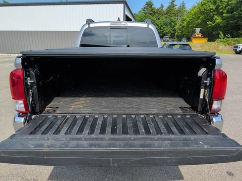 Used 2021 Toyota Tacoma SR5 AWD/4WD image 26