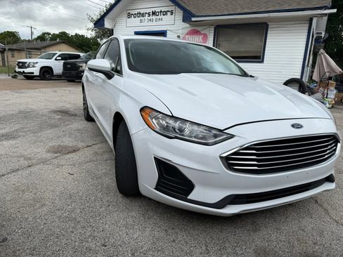 Used 2020 Ford Fusion SE AWD/4WD image 2