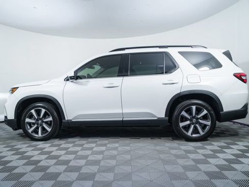 Used 2025 Honda Pilot Touring image 2