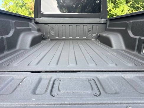 Used 2023 Jeep Gladiator Sport AWD/4WD image 4