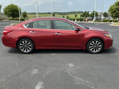 Used 2016 Nissan Altima 2.5 SL w/ 2.5 Technology w/LED Package FWD image 2