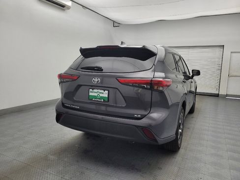 Used 2020 Toyota Highlander XLE image 7