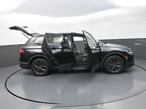 Used 2023 Volkswagen Tiguan SE w/ Panoramic Sunroof Package AWD/4WD image 36
