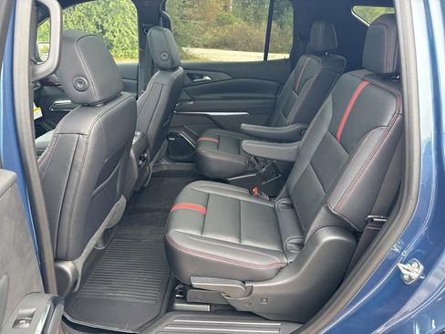 New 2026 Chevrolet Traverse RS w/ LPO, Floor Liner Package image 7