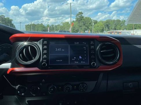 Used 2020 Toyota Tacoma TRD Sport AWD/4WD image 12
