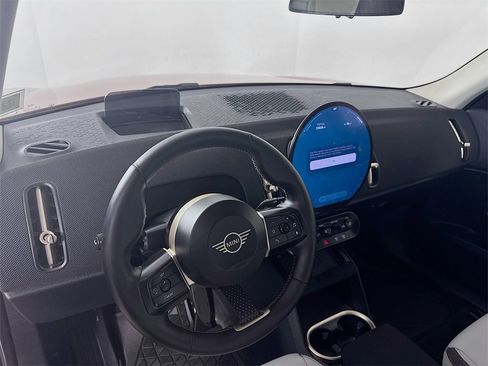 Certified 2025 MINI Cooper Countryman SE image 9