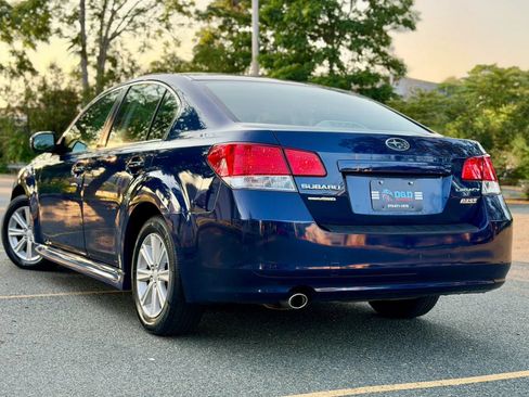 Used 2010 Subaru Legacy 2.5i Premium AWD/4WD image 3