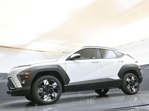 Certified 2025 Hyundai Kona SEL image 38